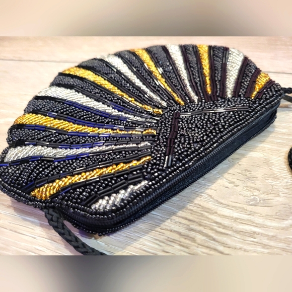 Gorgeous Black Vintage Shell Purse - Picture 4 of 14